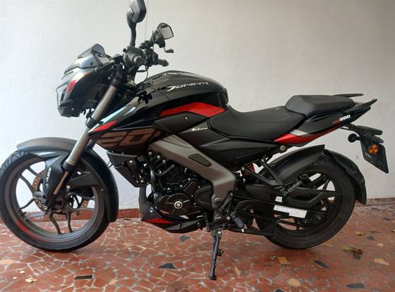 BAJAJ DOMINAR NS200 BAJAJ DOMINAR NS200